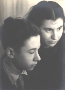 Etty e Misha Hillesum al pianoforte, 1935 ca.